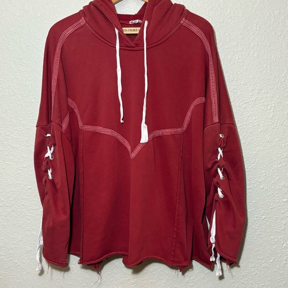 POL raw hem semi cropped hoodie with tie up sleeves in rustic red. Women’s M - Picture 2 of 7